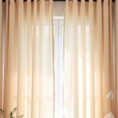 Zasłony do małego pokoju: jak wybrać lekkie i optycznie powiększające tkaniny oraz montaż, który odmienia przestrzeń